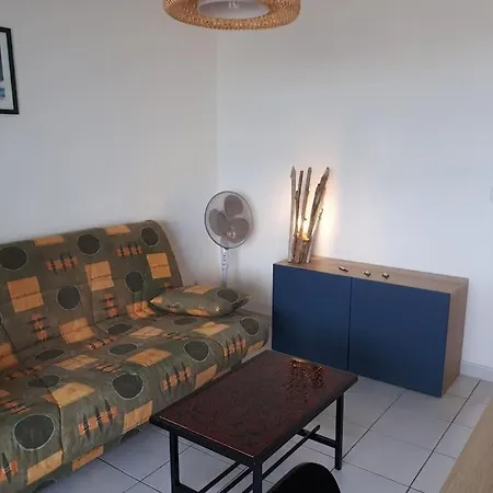 Face A La Pour Cet Agreable T2