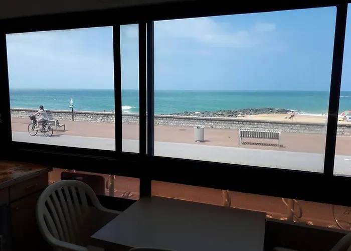 Daire Face A La Pour Cet Agreable T2 *