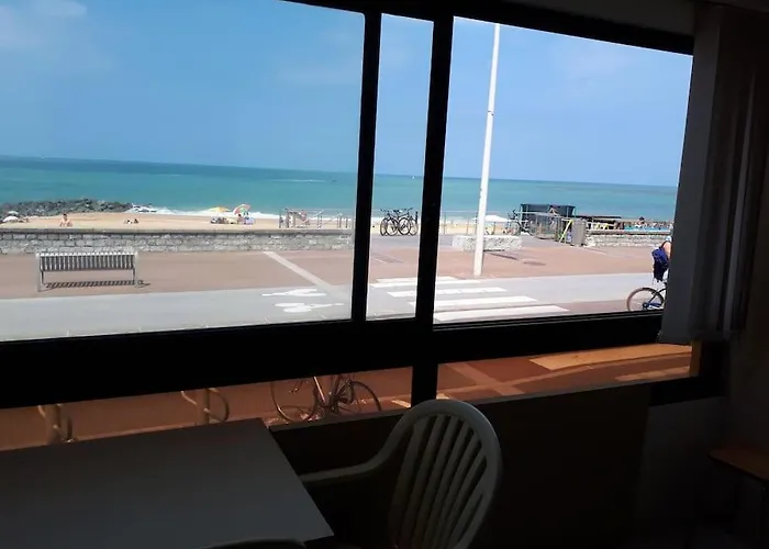 Daire Face A La Pour Cet Agreable T2 *